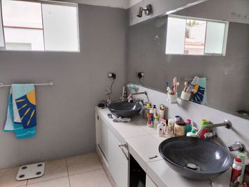 VENDO BELLA CASA EN BRISAS