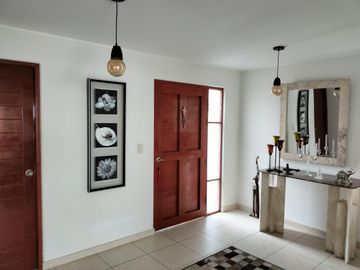 VENDO BELLA CASA EN BRISAS