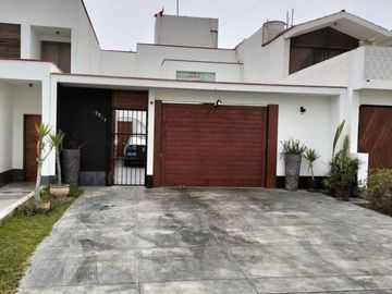 VENDO BELLA CASA EN BRISAS