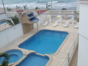 Vendo Hotel Tonsupa Frente Al Mar Sector San Carlos, 825 m², $750.000