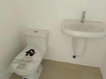Casa de venta en la Urbanización Bahía Muyuyo, Villamil Playas, 2 plantas.