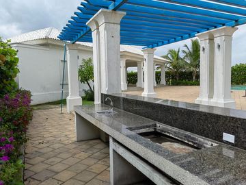 Casa de venta en la Urbanización Bahía Muyuyo, Villamil Playas, 2 plantas.