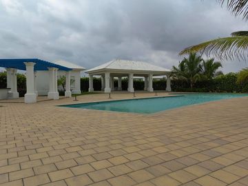 Casa de venta en la Urbanización Bahía Muyuyo, Villamil Playas, 2 plantas.