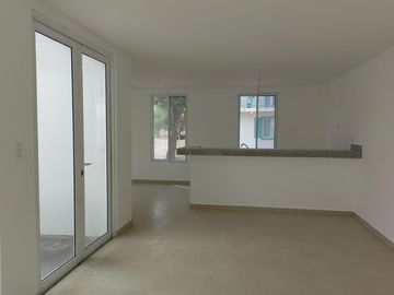 Casa de venta en la Urbanización Bahía Muyuyo, Villamil Playas, 2 plantas.