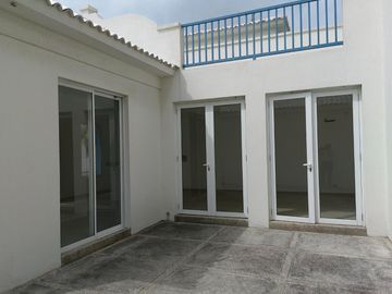 Casa de venta en la Urbanización Bahía Muyuyo, Villamil Playas, 2 plantas.