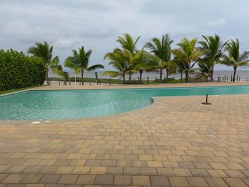 Casa de venta en la Urbanización Bahía Muyuyo, Villamil Playas, 2 plantas.