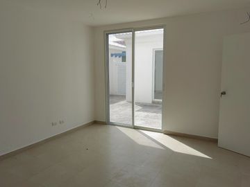 Casa de venta en la Urbanización Bahía Muyuyo, Villamil Playas, 2 plantas.
