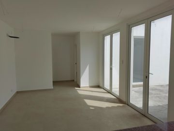 Casa de venta en la Urbanización Bahía Muyuyo, Villamil Playas, 2 plantas.