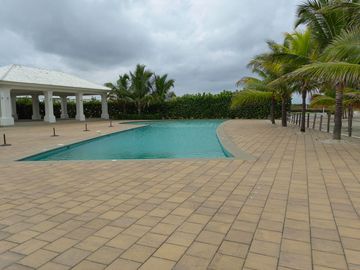 Casa de venta en la Urbanización Bahía Muyuyo, Villamil Playas, 2 plantas.