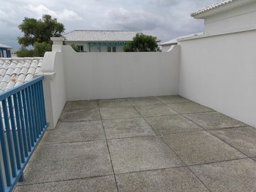 Casa de venta en la Urbanización Bahía Muyuyo, Villamil Playas, 2 plantas.