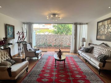OPORTUNIDAD, BAJO DE PRECIO, AMPLIO Y ACOGEDOR DEPARTAMENTO EN 1re PISO, 3 DORM, 3 BAÑOS, 2 ESTACIONAMIENTOS, TERRAZAS,PANCHO FIERRO, CALLE CERRADA.