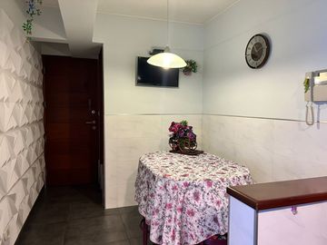 OPORTUNIDAD, BAJO DE PRECIO, AMPLIO Y ACOGEDOR DEPARTAMENTO EN 1re PISO, 3 DORM, 3 BAÑOS, 2 ESTACIONAMIENTOS, TERRAZAS,PANCHO FIERRO, CALLE CERRADA.