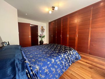 OPORTUNIDAD, BAJO DE PRECIO, AMPLIO Y ACOGEDOR DEPARTAMENTO EN 1re PISO, 3 DORM, 3 BAÑOS, 2 ESTACIONAMIENTOS, TERRAZAS,PANCHO FIERRO, CALLE CERRADA.