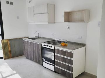 DUPLEX A ESTERENAR- · 3 ambientes, 2 baños. Muy buena ubicación-