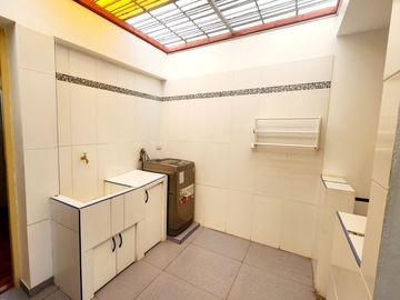 Vendo Casa en Magdalena  a 03 Cdras. de Av. La Marina
