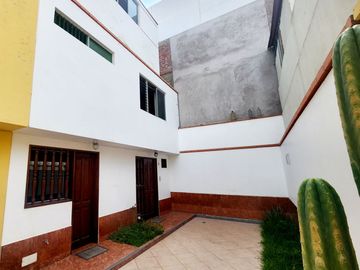 Vendo Casa en Magdalena  a 03 Cdras. de Av. La Marina
