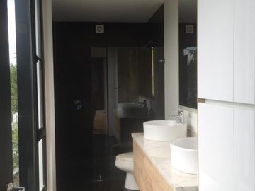 Casa con Piscina de Venta en Nayon Exclusiva Urbanizacion