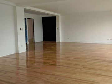 Casa con Piscina de Venta en Nayon Exclusiva Urbanizacion