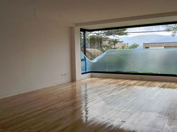 Casa con Piscina de Venta en Nayon Exclusiva Urbanizacion