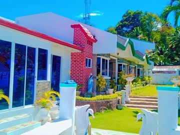 Resale Six Bedrooms Beach House with Pool Resort in Catmon