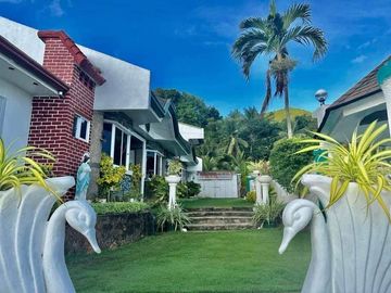 Resale Six Bedrooms Beach House with Pool Resort in Catmon