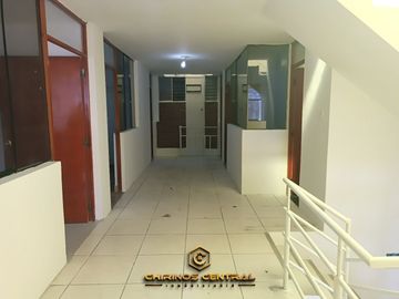 SE ALQUILA CASA DE 3 NIVELES 10 HABITACIONES/ TIABAYA AREQUIPA.