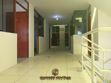 SE ALQUILA CASA DE 3 NIVELES 10 HABITACIONES/ TIABAYA AREQUIPA.