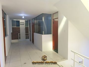 SE ALQUILA CASA DE 3 NIVELES 10 HABITACIONES/ TIABAYA AREQUIPA.