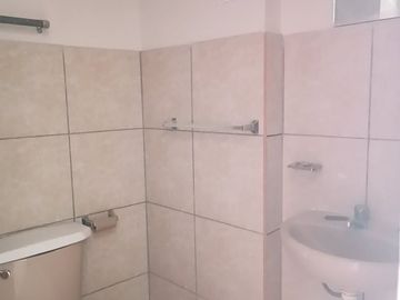 SE ALQUILA CASA DE 3 NIVELES 10 HABITACIONES/ TIABAYA AREQUIPA.