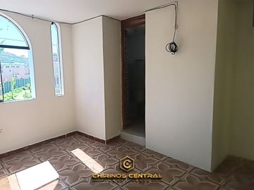 SE ALQUILA CASA DE 3 NIVELES 10 HABITACIONES/ TIABAYA AREQUIPA.