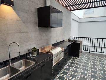 Moderna y amplia casa en alquiler en Jr Trujillo Magdalena a unos pasos de San Isidro
