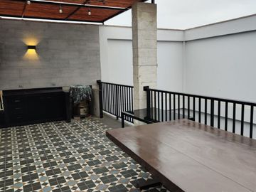 Moderna y amplia casa en alquiler en Jr Trujillo Magdalena a unos pasos de San Isidro