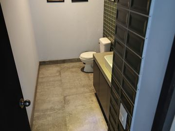 Moderna y amplia casa en alquiler en Jr Trujillo Magdalena a unos pasos de San Isidro