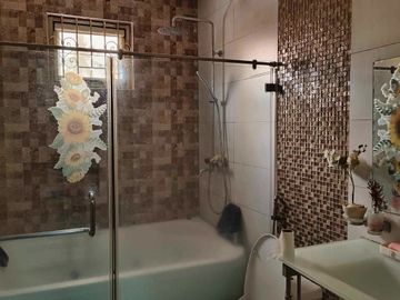 6 BEDROOM HOUSE AND LOT NEAR LIPA CITY PROPER