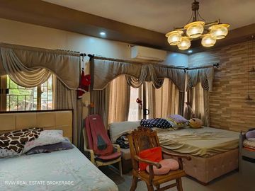 6 BEDROOM HOUSE AND LOT NEAR LIPA CITY PROPER