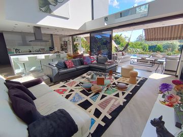 Gorgeous Home with Pool, Steam Room + Extras, Heart of llanogrande/Tablazo