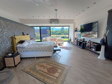 Gorgeous Home with Pool, Steam Room + Extras, Heart of llanogrande/Tablazo
