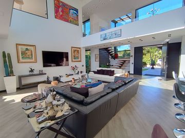 Gorgeous Home with Pool, Steam Room + Extras, Heart of llanogrande/Tablazo