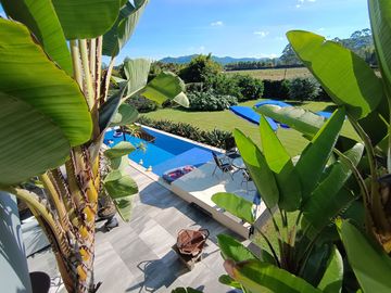 Gorgeous Home with Pool, Steam Room + Extras, Heart of llanogrande/Tablazo
