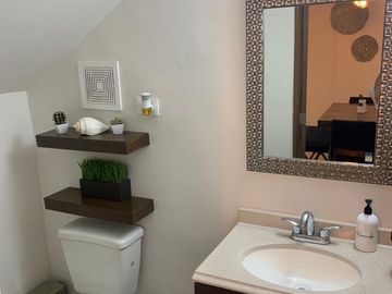 EN VENTA CONDOMINIO NUEVO A UNA CUADRA DE LA PLAYA, SAN CARLOS, SONORA.