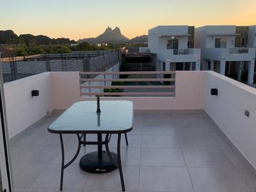 EN VENTA CONDOMINIO NUEVO A UNA CUADRA DE LA PLAYA, SAN CARLOS, SONORA.