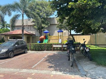 VENTA DE HERMOSA Y AMPLIA VILLA EN VIA A SAMBORONDON PRIMEROS KILOMETROS