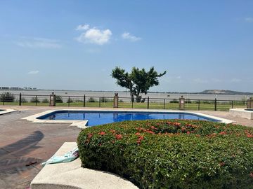 VENTA DE HERMOSA Y AMPLIA VILLA EN VIA A SAMBORONDON PRIMEROS KILOMETROS
