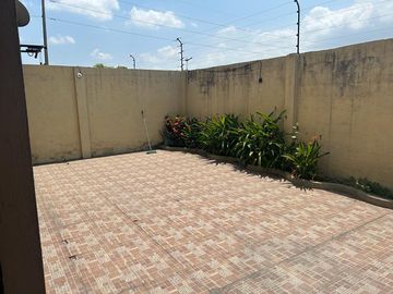 VENTA DE HERMOSA Y AMPLIA VILLA EN VIA A SAMBORONDON PRIMEROS KILOMETROS