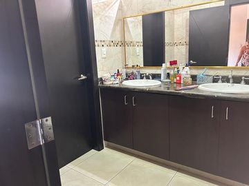 VENTA DE HERMOSA Y AMPLIA VILLA EN VIA A SAMBORONDON PRIMEROS KILOMETROS