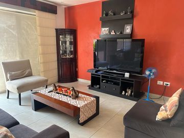 VENTA DE HERMOSA Y AMPLIA VILLA EN VIA A SAMBORONDON PRIMEROS KILOMETROS