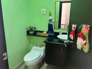 VENTA DE HERMOSA Y AMPLIA VILLA EN VIA A SAMBORONDON PRIMEROS KILOMETROS