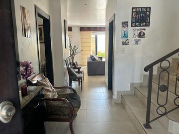VENTA DE HERMOSA Y AMPLIA VILLA EN VIA A SAMBORONDON PRIMEROS KILOMETROS