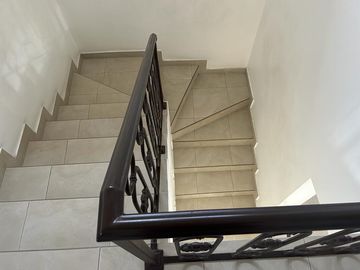 VENTA DE HERMOSA Y AMPLIA VILLA EN VIA A SAMBORONDON PRIMEROS KILOMETROS