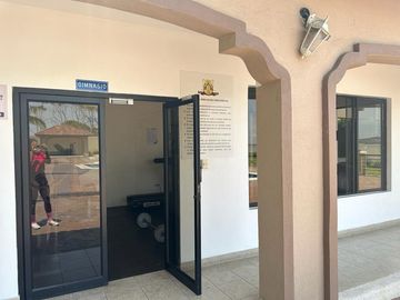 VENTA DE HERMOSA Y AMPLIA VILLA EN VIA A SAMBORONDON PRIMEROS KILOMETROS
